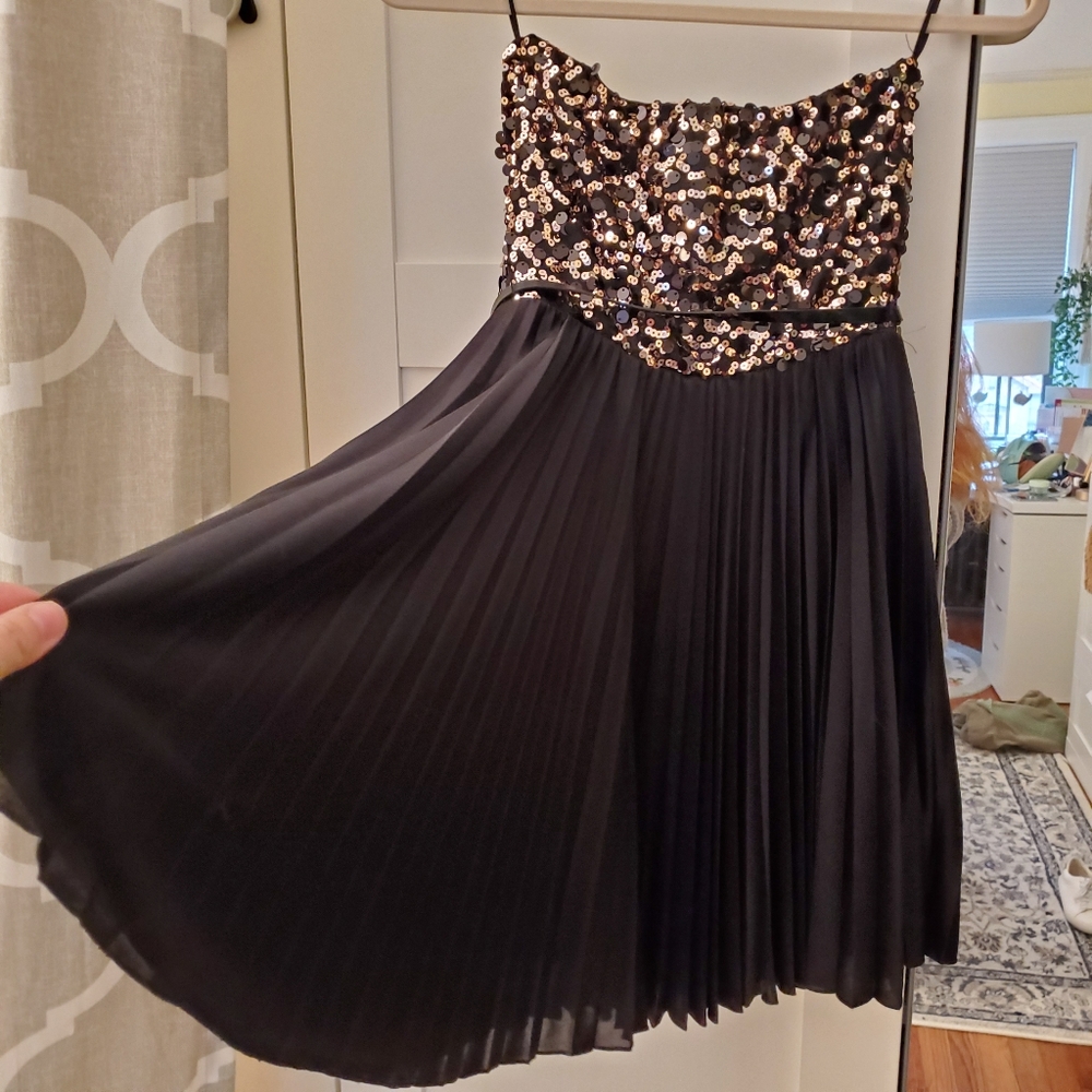 Strapless gold sequined swishy blackdress